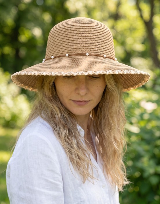 Liza_posing_with_hat_2K_202607051533 (1).jpeg